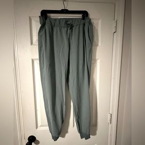 Lululemon women’s joggers size 12